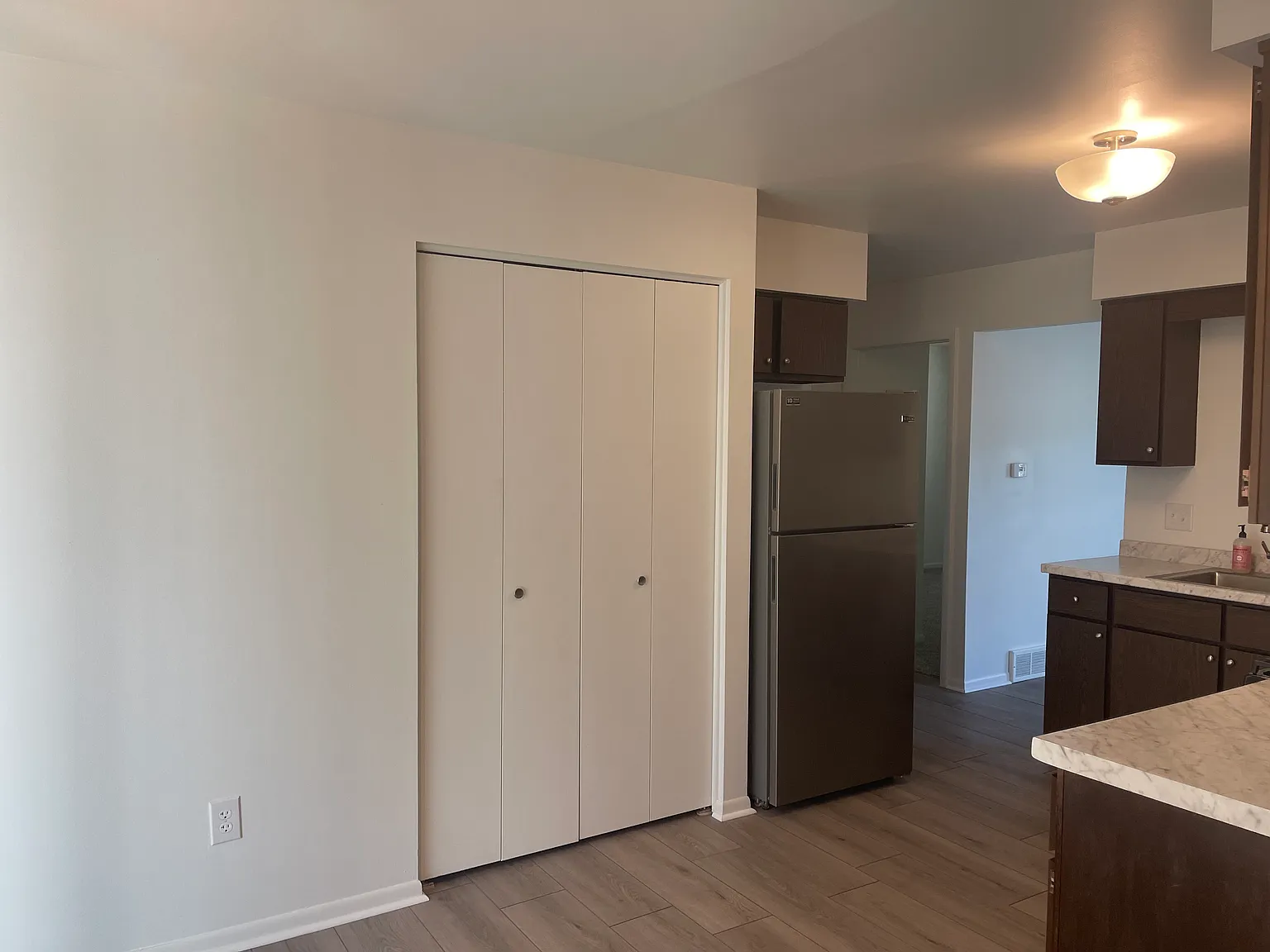 2 bed, 925 sqft, $1,300 — Photo 4