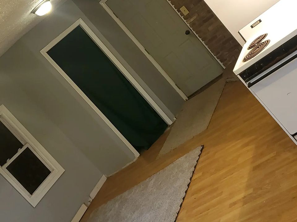 1st image of 526 N East St