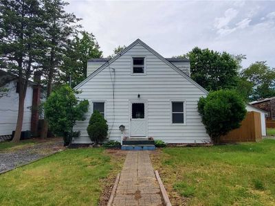 8 Queens St, Syosset, NY, 11791