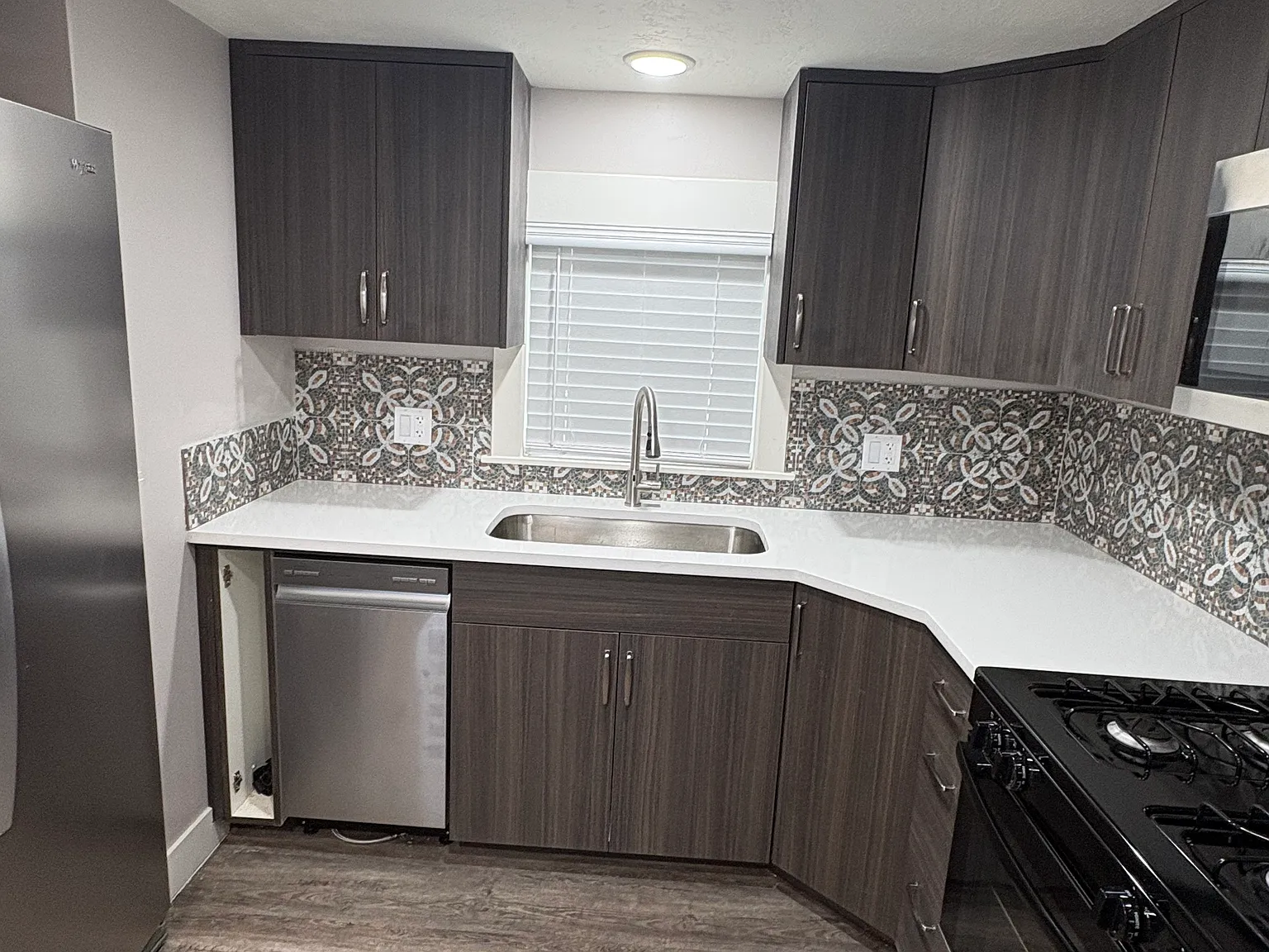 3 bed, 900 sqft, $1,100 — Photo 3