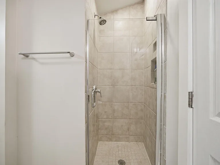 261 S Limestone #303 — Photo 24