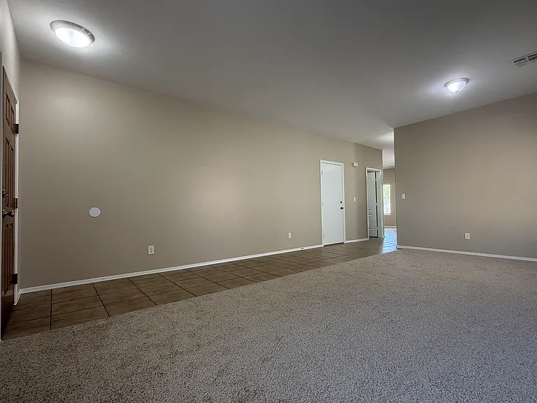 1029 E Canyon Trl — Photo 3