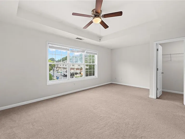 1058 Treymont Ln — Photo 25