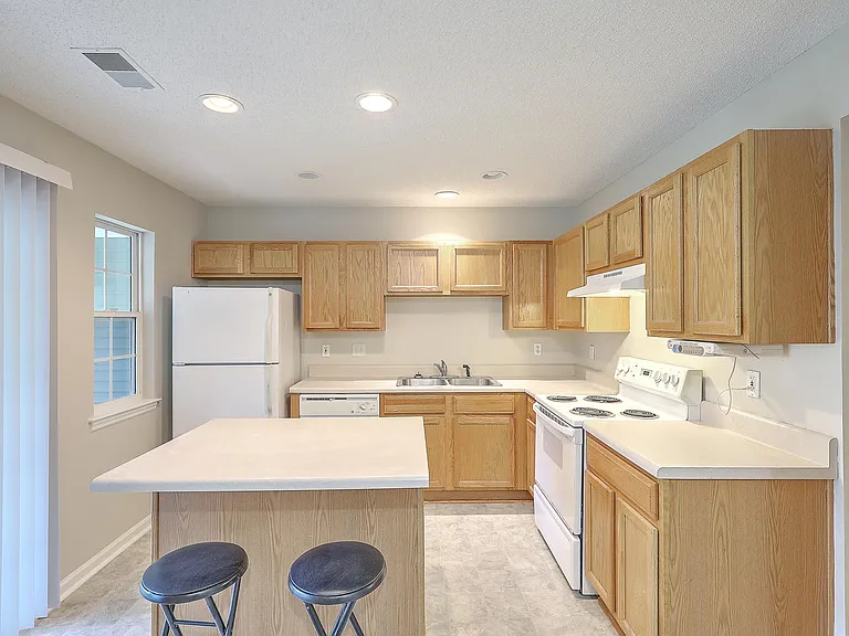 8074 Shadow Oak Dr — Photo 15