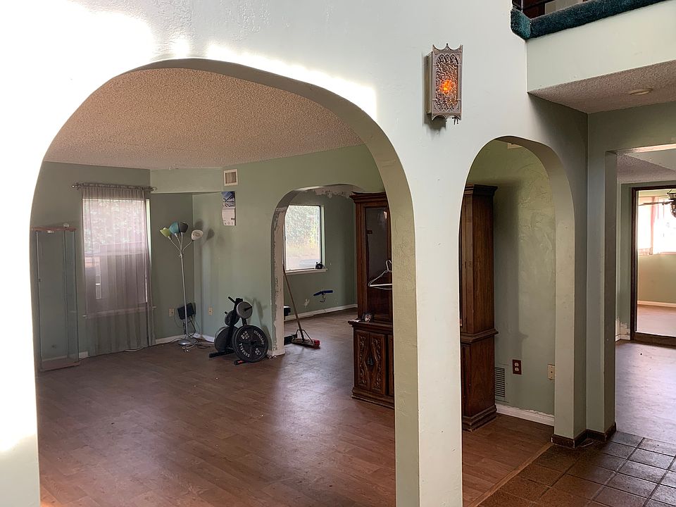 1st image of 5211 Sapphire St