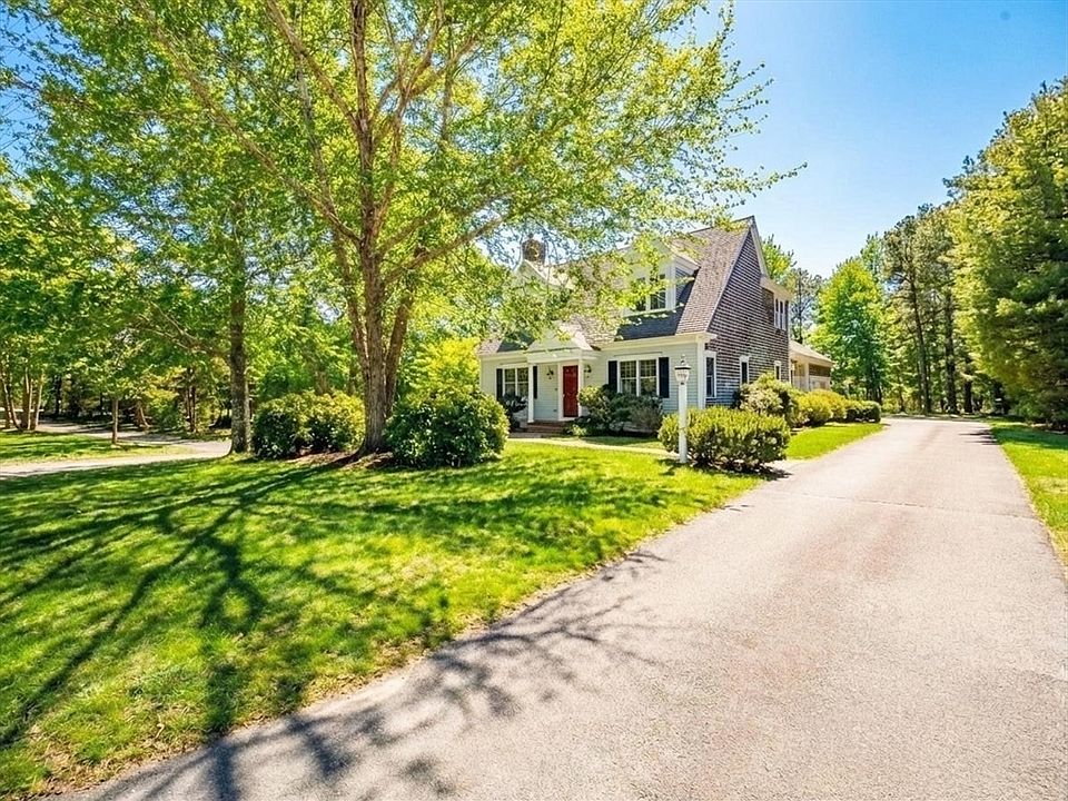 1st image of 28 Watercourse Pl