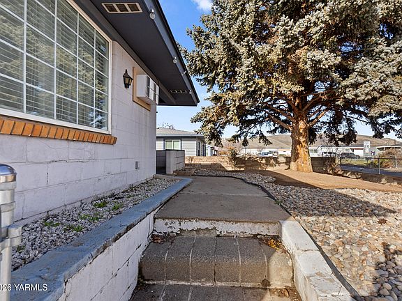4th image of 904 N 28th Ave