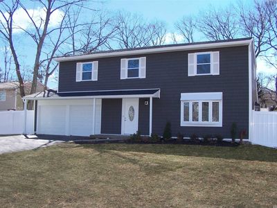 8 Canterbury Dr, Coram, NY, 11727