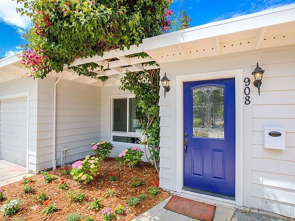 5th image of 908 Patricia Ave