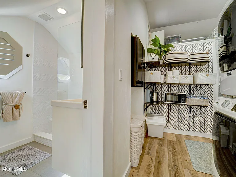 110 Curtis Pl — Photo 17