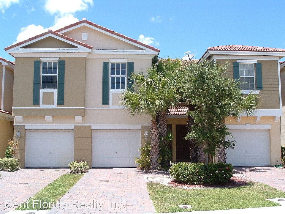 1st image of 933 Pipers Cay Dr
