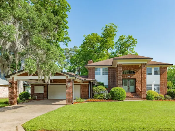 320 N Amherst Dr, West Columbia, TX 77486