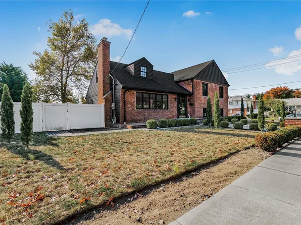 580 Edwards Street, Baldwin, NY 11510