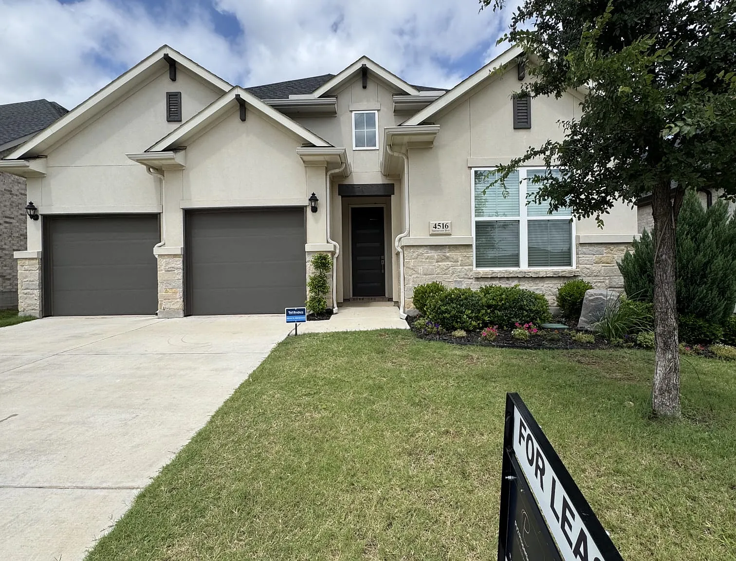4516 Hammerstein Blvd — Photo 1