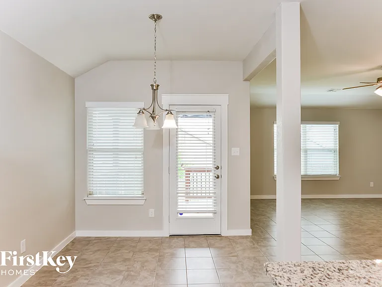 10518 Rosalina Loop — Photo 3