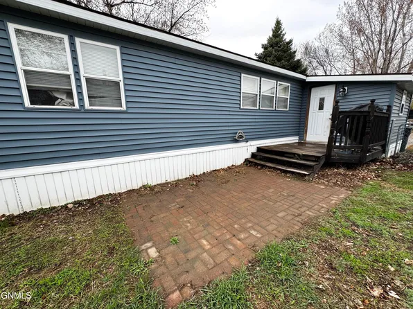 203 E Deer St, Mandan, ND 58554