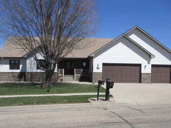 1348 16th St NE, Watertown, SD 57201