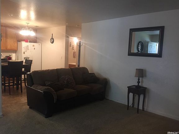 5th image of 2461 E Vine St