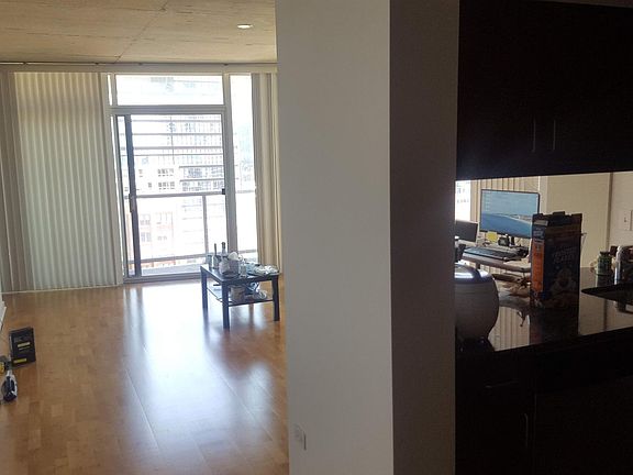 4th image of 611 S Wells St #1408