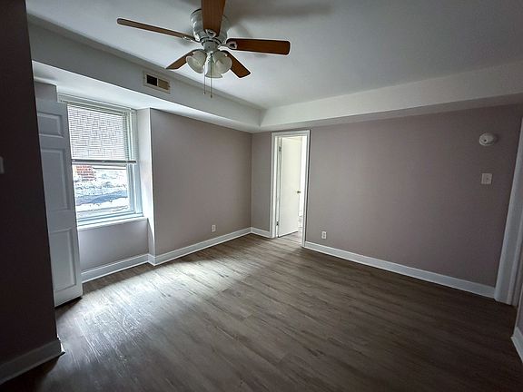 4th image of 4040 Spruce St APT 6