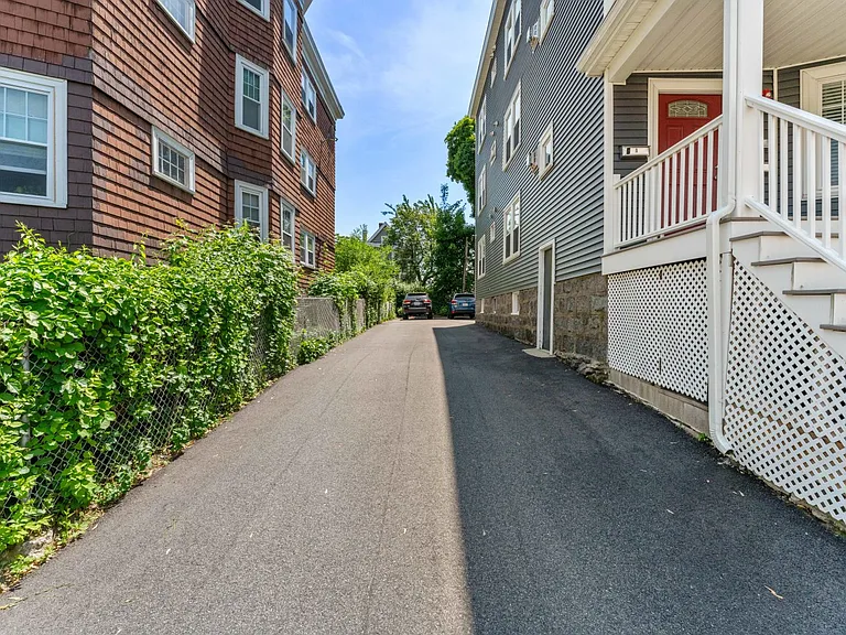93 Pierce Ave #2 — Photo 16