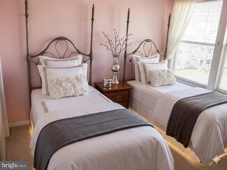 101 Claridge Ct #11 — Photo 11