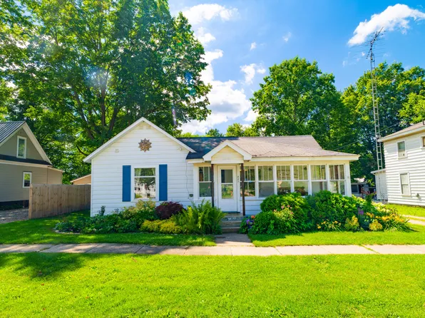 227 N Franklin St, Lawton, MI 49065