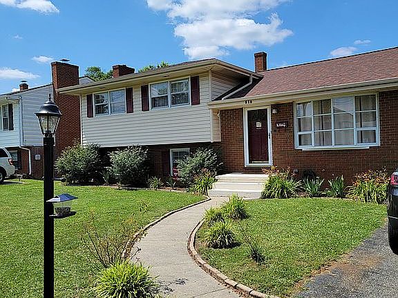 4th image of 516 Wentworth Ave NE