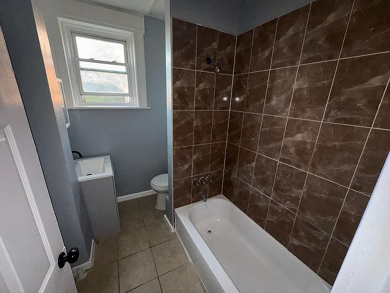 275 S 7th St #8C — Photo 6