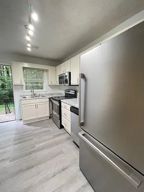 2 bed, 1.0 bath, 700 sqft, $1,250 — Photo 4