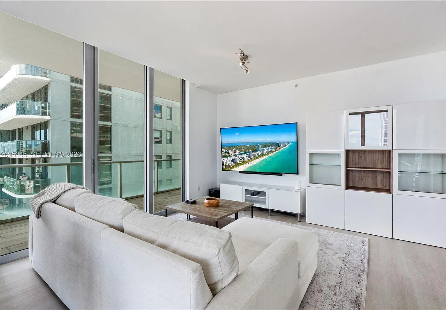 Two Midtown Miami Condo — Photo 4