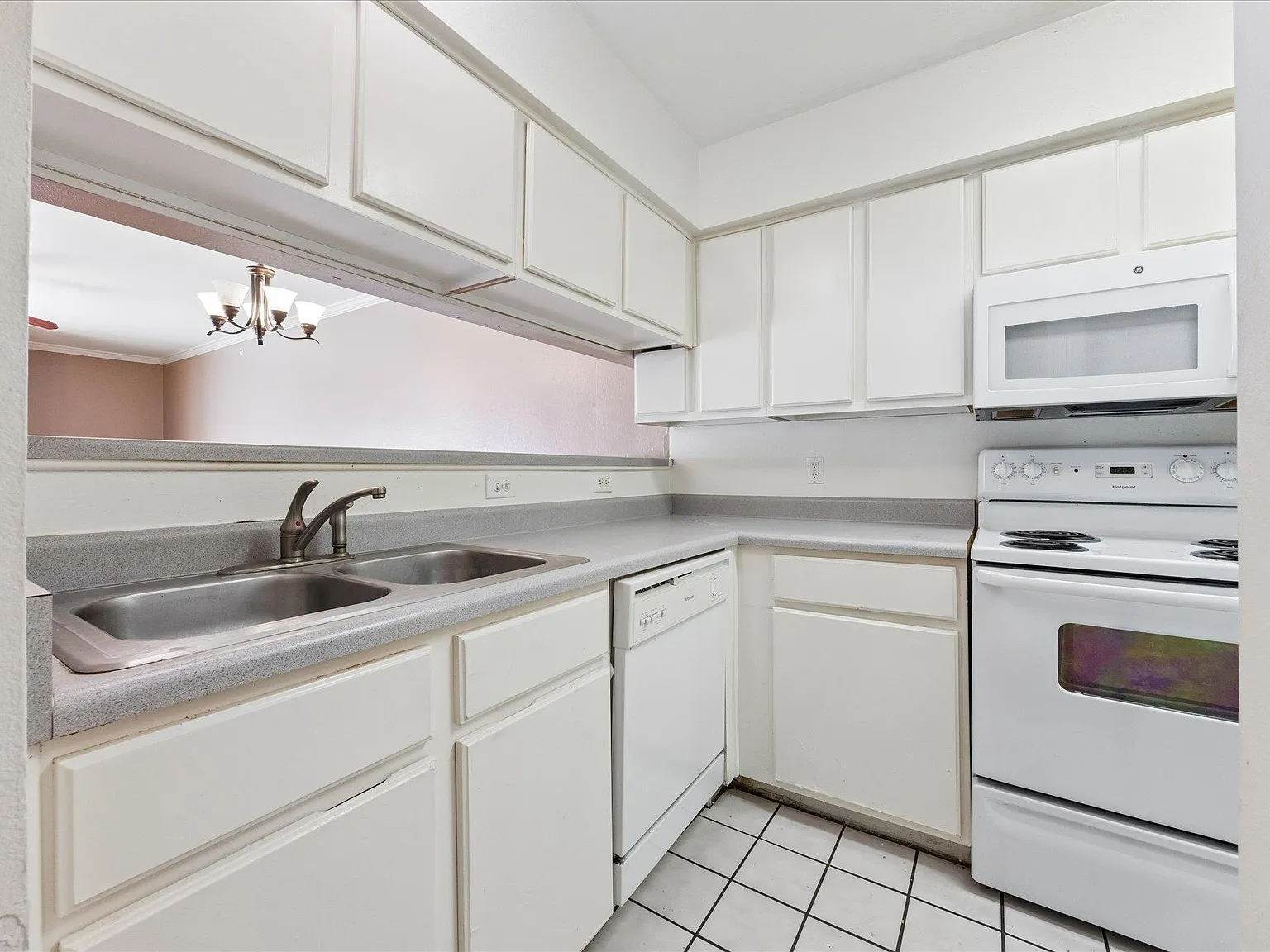 3 bed, 2.0 bath, 1211 sqft, $2,700 — Photo 3