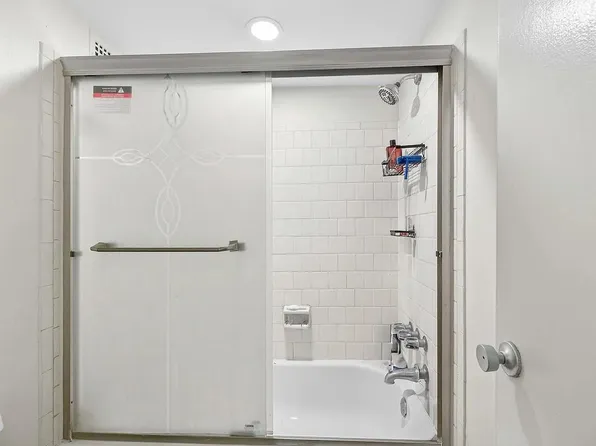 1225 Martha Custis Dr APT 406, Alexandria, VA 22302