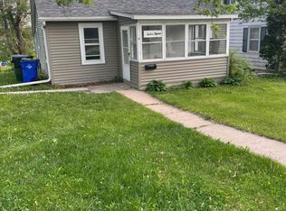 1215 21st Ave SW, Cedar Rapids, IA 52404