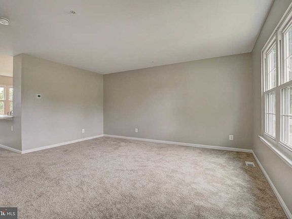 4th image of 614 Annapolis Walk Dr