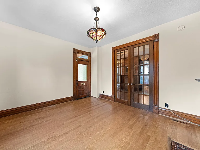 335 W 2nd Ave — Photo 6