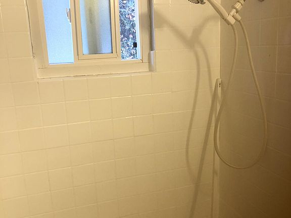5th image of 996 Helen Ave #2