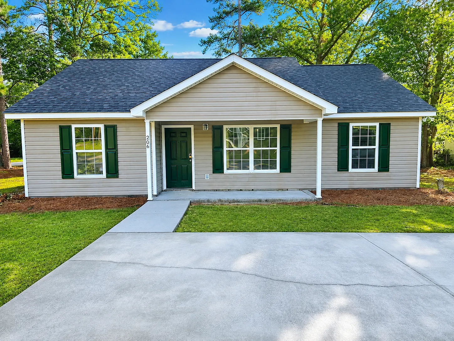 4 bed, 1438 sqft, $1,850 — Photo 1