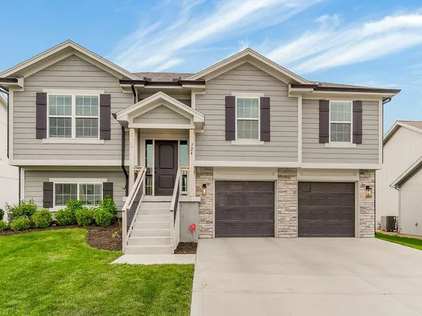724 SE Juniper Dr, Blue Springs, MO 64014