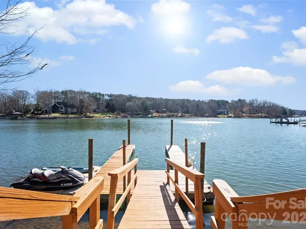 4470 Power Dr, Sherrills Ford, NC 28673