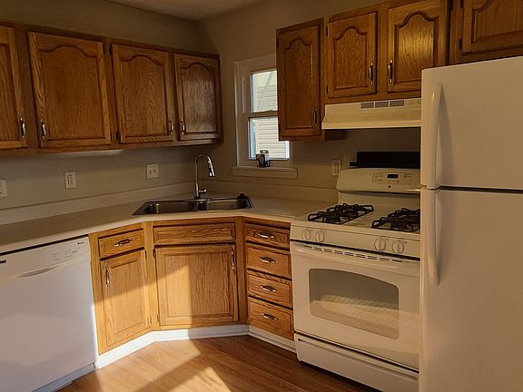 3rd image of 2301 Mount Troy Rd Floor 1