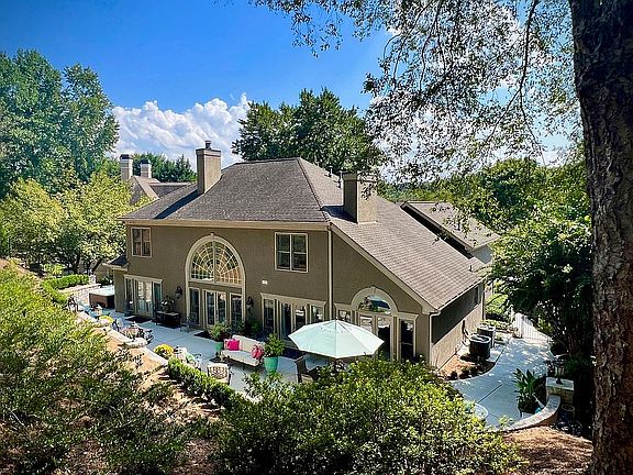 2nd image of 660 River Falls Ct