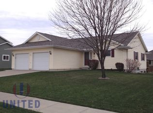 420 Barrington Dr, Sergeant Bluff, IA 51054