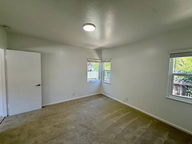 406 Woodland Ave — Photo 9