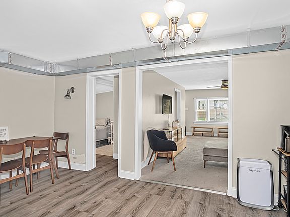 5th image of 5936 W Wrightwood Ave