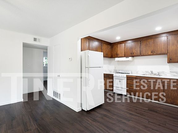 3rd image of 3966 Apple Blossom Way