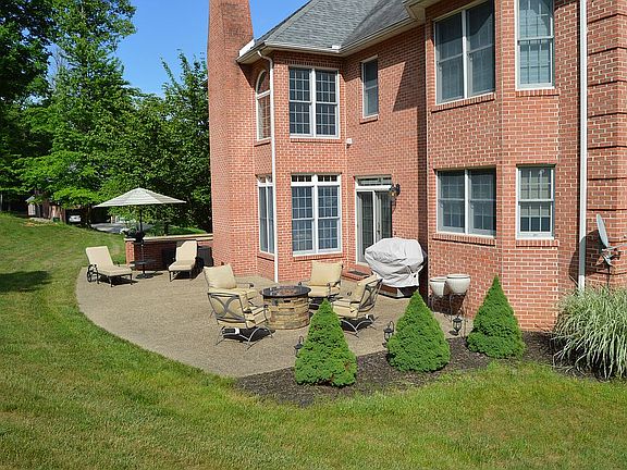 4th image of 27 Long Meadow Dr
