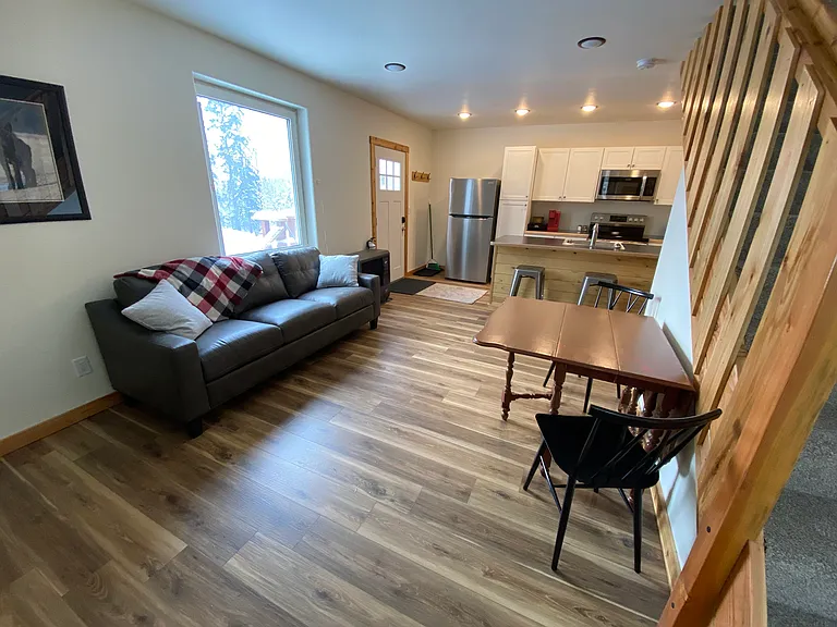 560 Bullion Dr — Photo 4