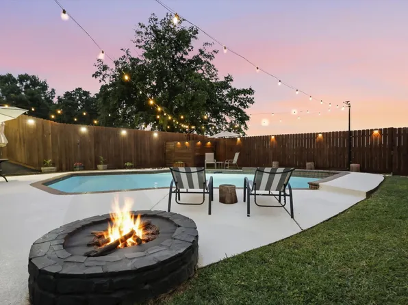 3109 Emerald St, Bedford, TX 76021