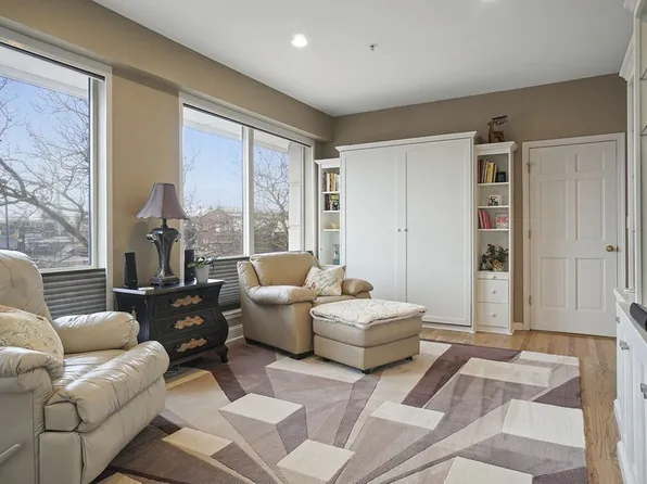 197 8th St APT 204, Charlestown, MA 02129